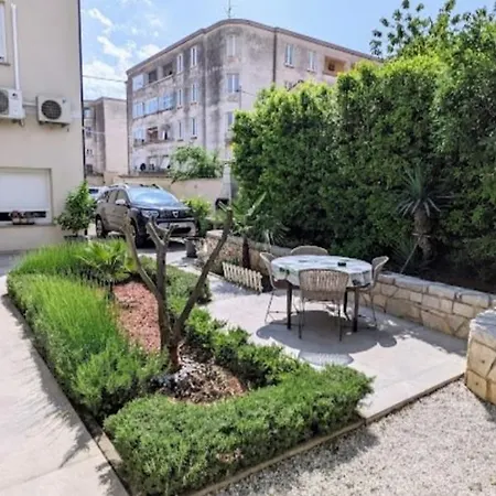 Faveria Amphitheater With Free Parking