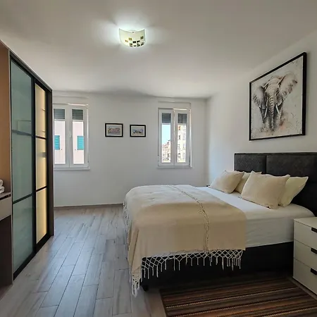 Casa de hóspedes Faveria Amphitheater With Free Parking