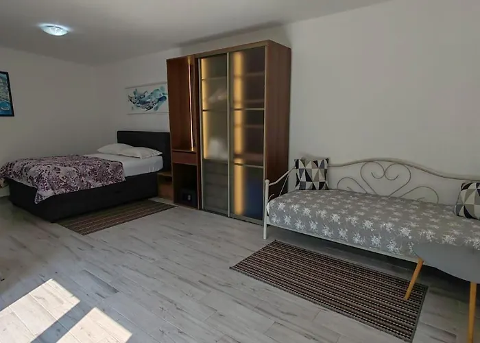 Faveria Amphitheater With Free Parking